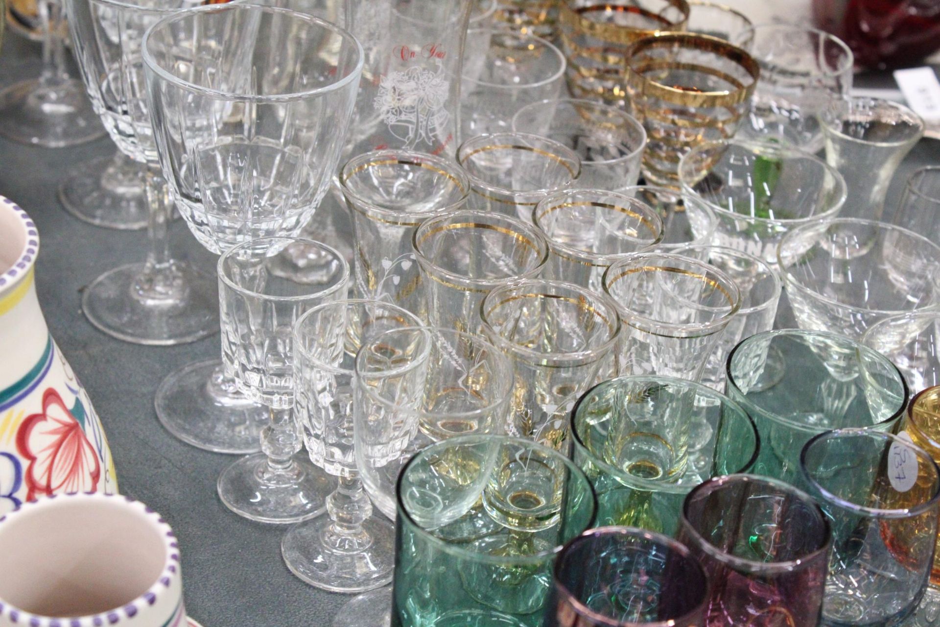 A LARGE QUANTIOTY OF GLASSES TO INCLUDE WINE, SHERRY, PORT, SPIRITS, TANKARDS, ETC - Image 3 of 5