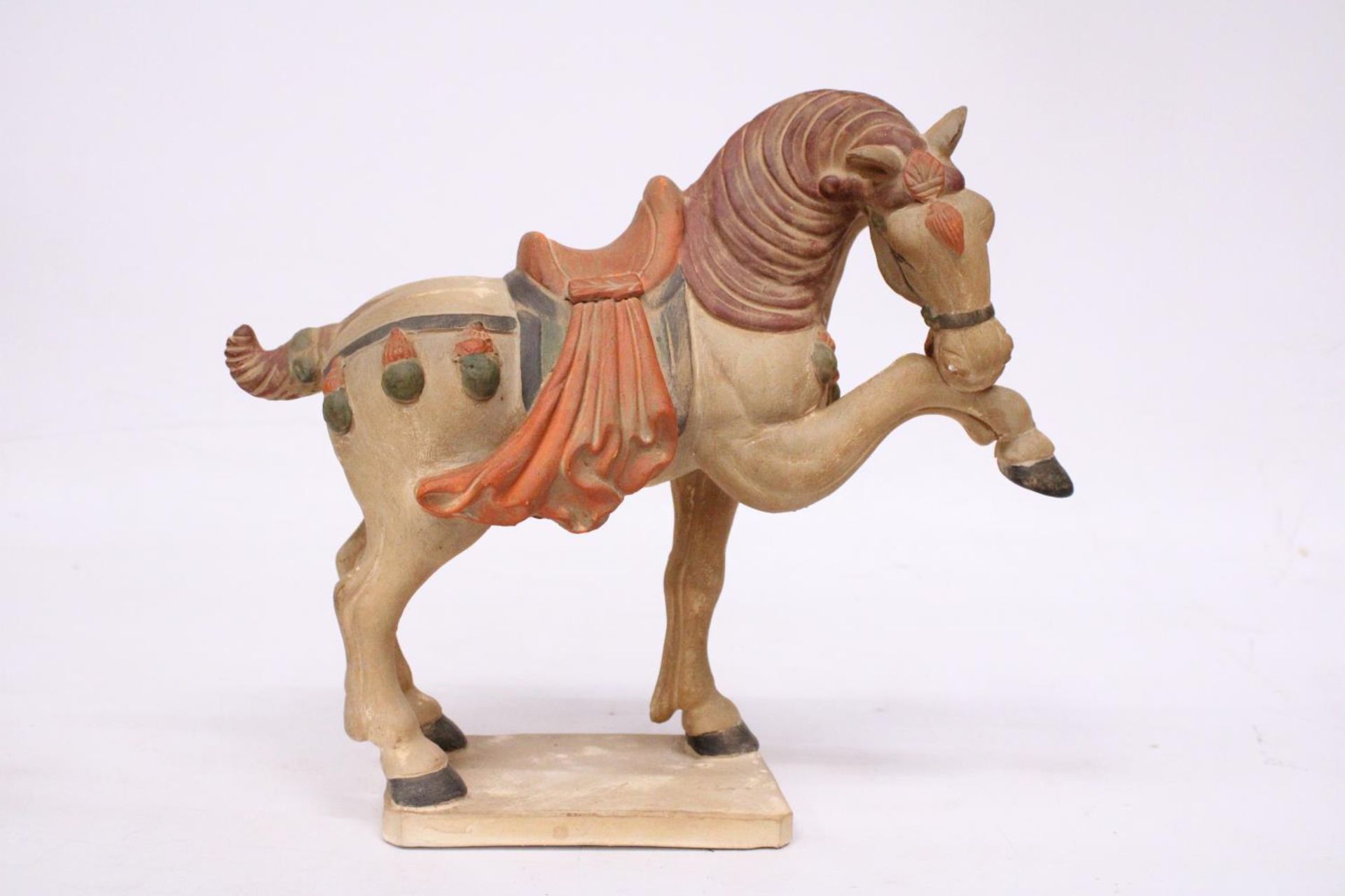 A CHINESE HORSE IN THE STYLE OF A TANG DYNASTY WARRIOR HORSE - 30 CM INCLUDE BASE