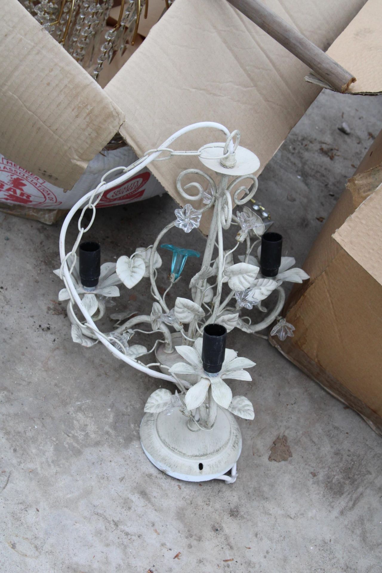 AN ASSORTMENT OF VARIOUS LIGHT FITTINGS - Image 2 of 7