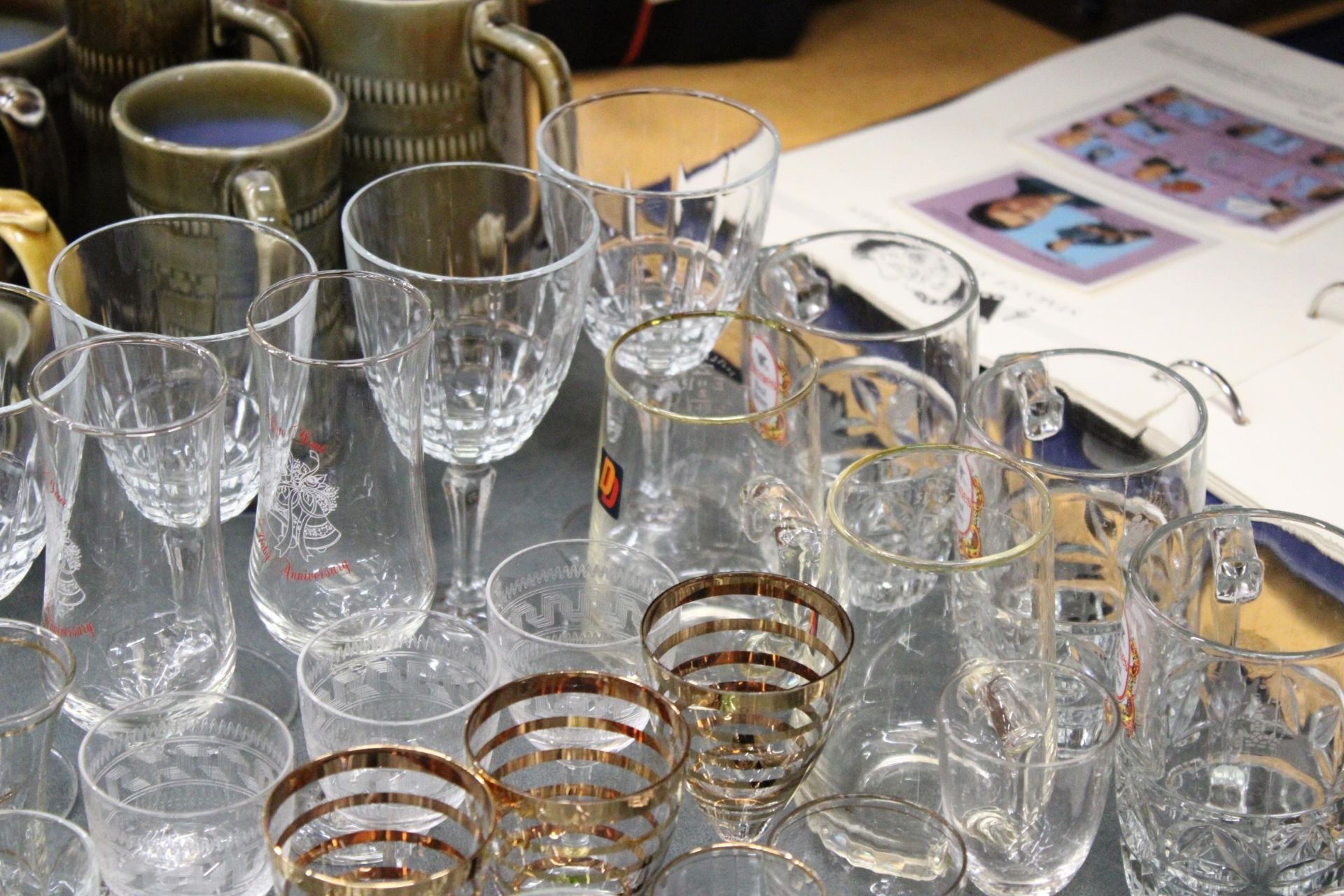 A LARGE QUANTIOTY OF GLASSES TO INCLUDE WINE, SHERRY, PORT, SPIRITS, TANKARDS, ETC - Image 5 of 5