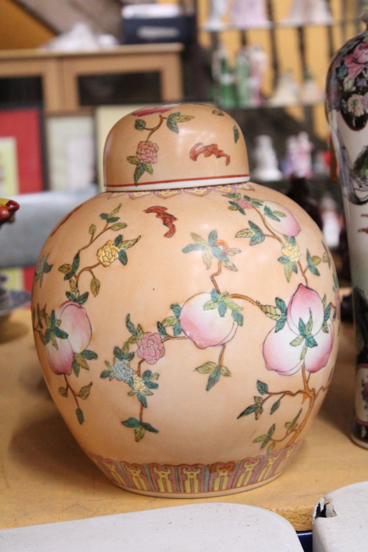 A LARGE ORIENTAL GINGER JAR - APPROX 32 CM - Image 2 of 5
