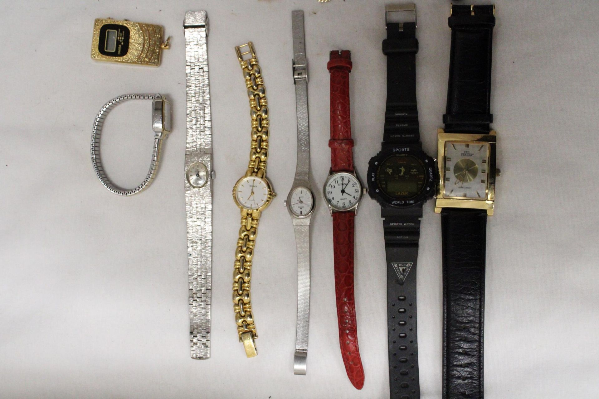 A MIXED LOT OF VINTAGE MECHANICAL AND QUARTZ WATCHES - Image 3 of 4