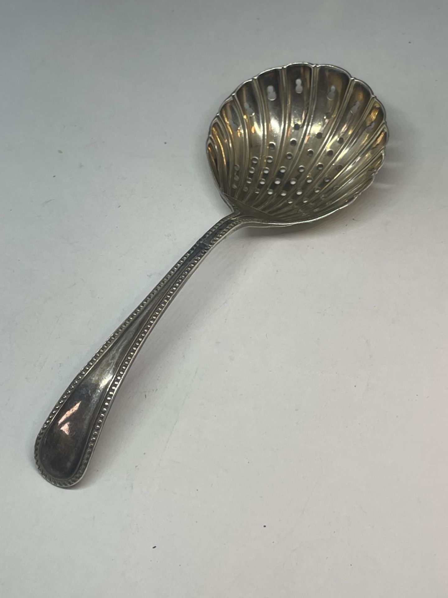 A HALLMARKED SHEFFIELD SILVER TEA STRAINER GROSS WEIGHT 41.5 GRAMS - Image 2 of 3