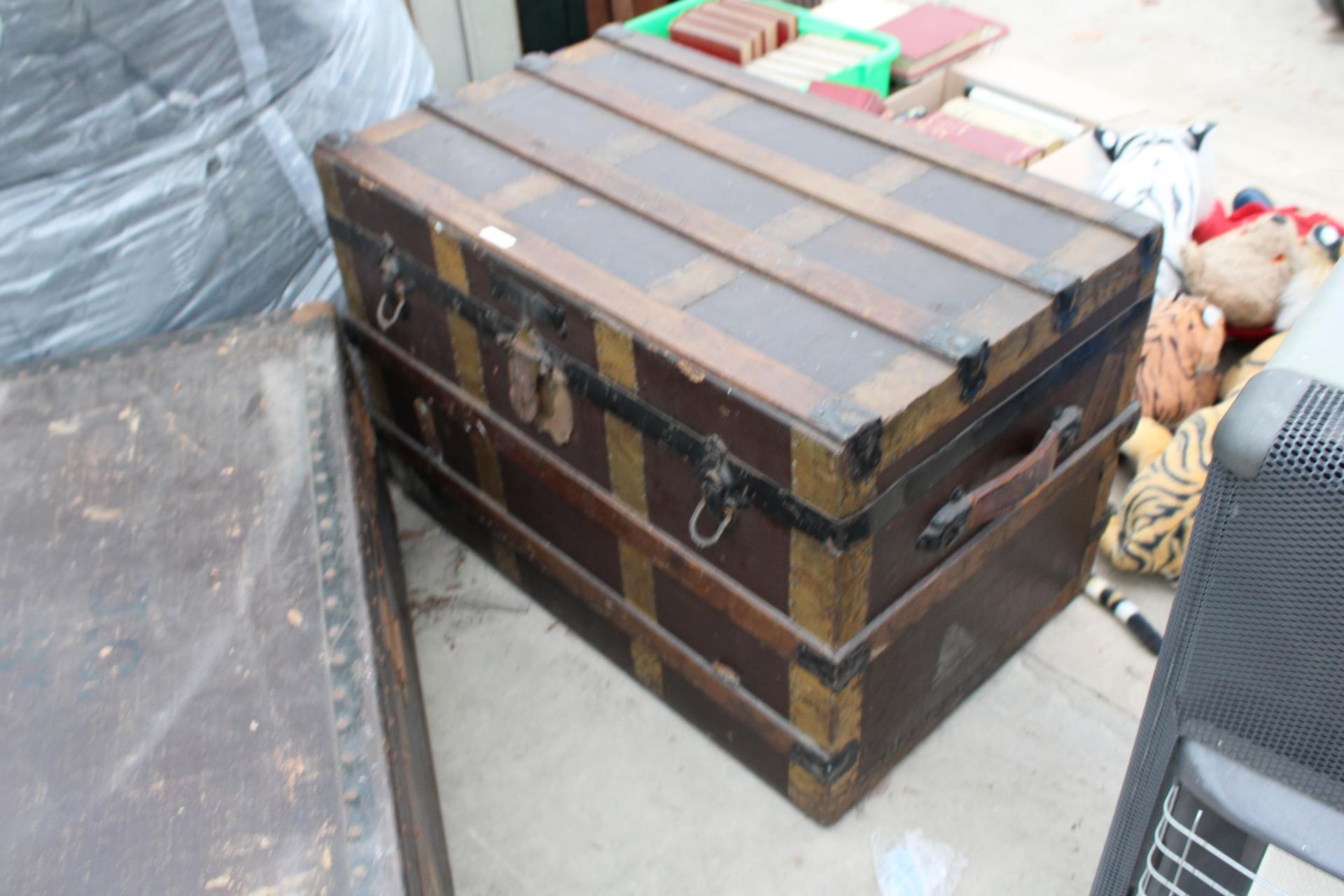 TWO VINTAGE TRAVEL TRUNKS - Image 3 of 4