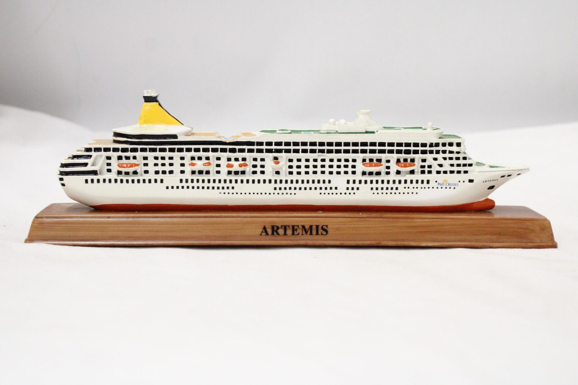 A HEAVY SOLID OCEAN LINER ON WOODEN STAND (ARTEMIS), LENGTH 26CM, HEIGHT 6CM