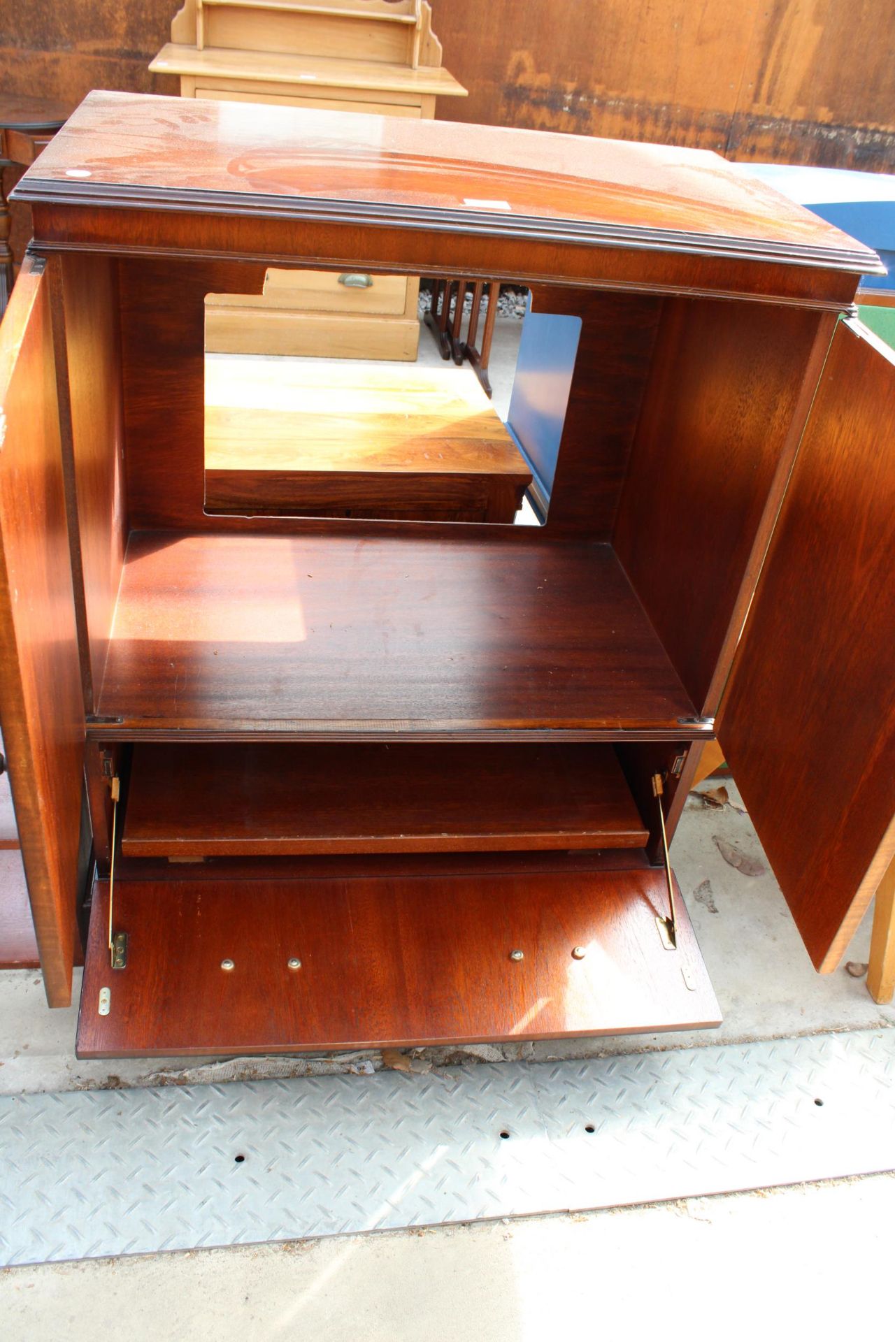 A MAHOGANY TWO DOOR T.V. CABINET - Image 2 of 3