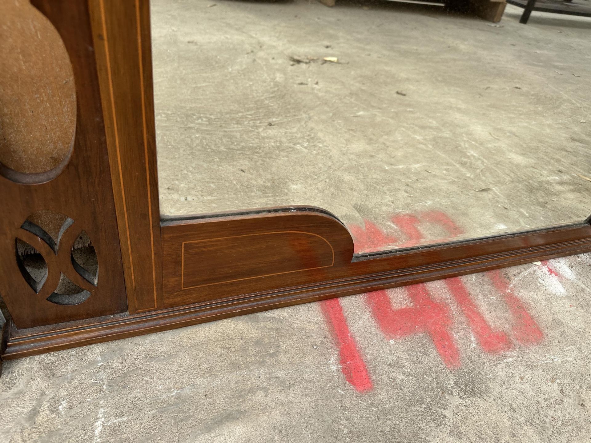 AN INLAID MAHOGANY OVERMANTLE MIRROR - Image 3 of 3