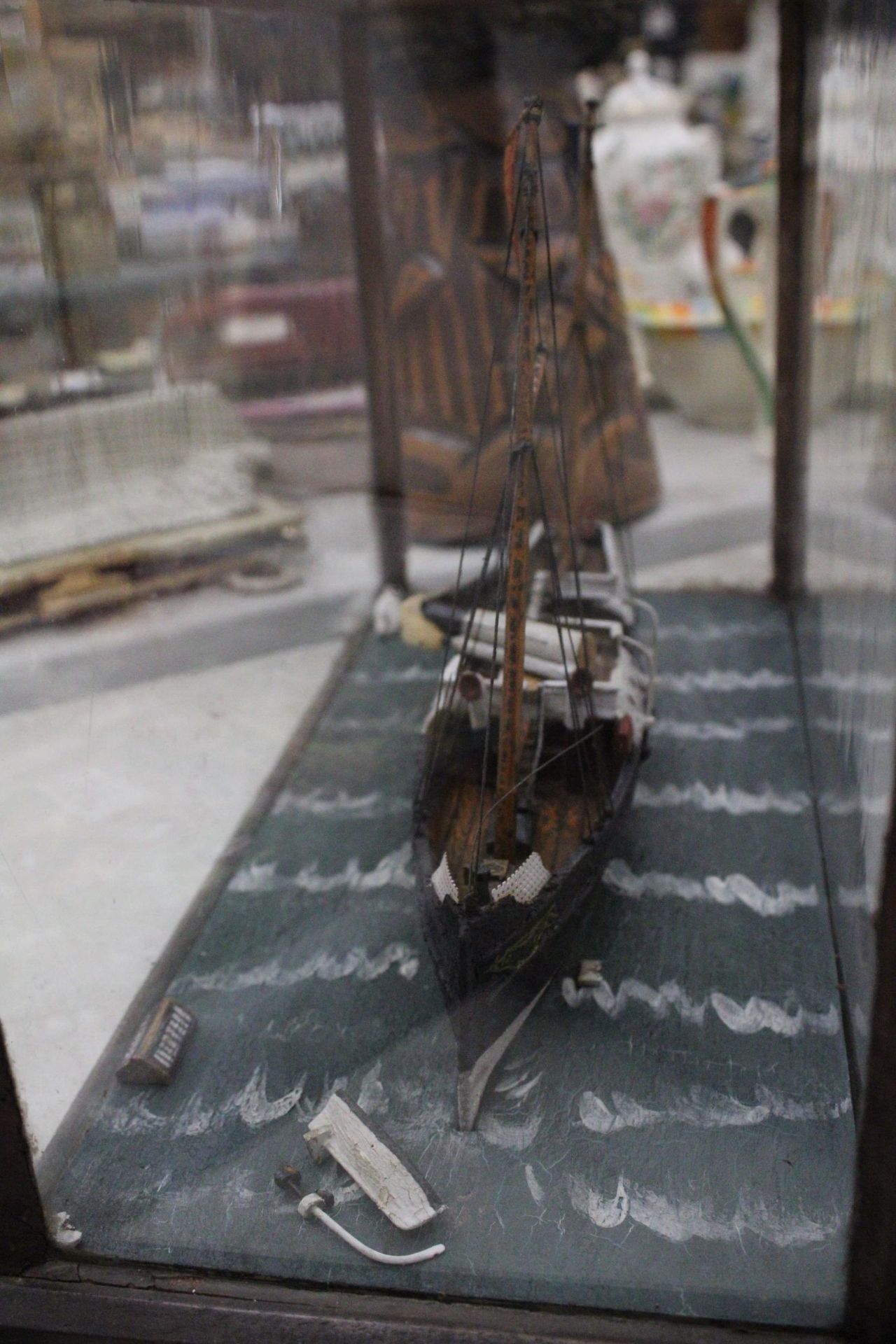 A VICTORIAN SHIPWRECK, SHIP IN A GLASS CASE, 'THE BRADFORD', LENGTH 37CM, HEIGHT 25CM, DEPTH 18CM - Image 4 of 5