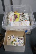 A BOX OF VINTAGE CIGARETTE CARDS PLUS TRADING CARDS