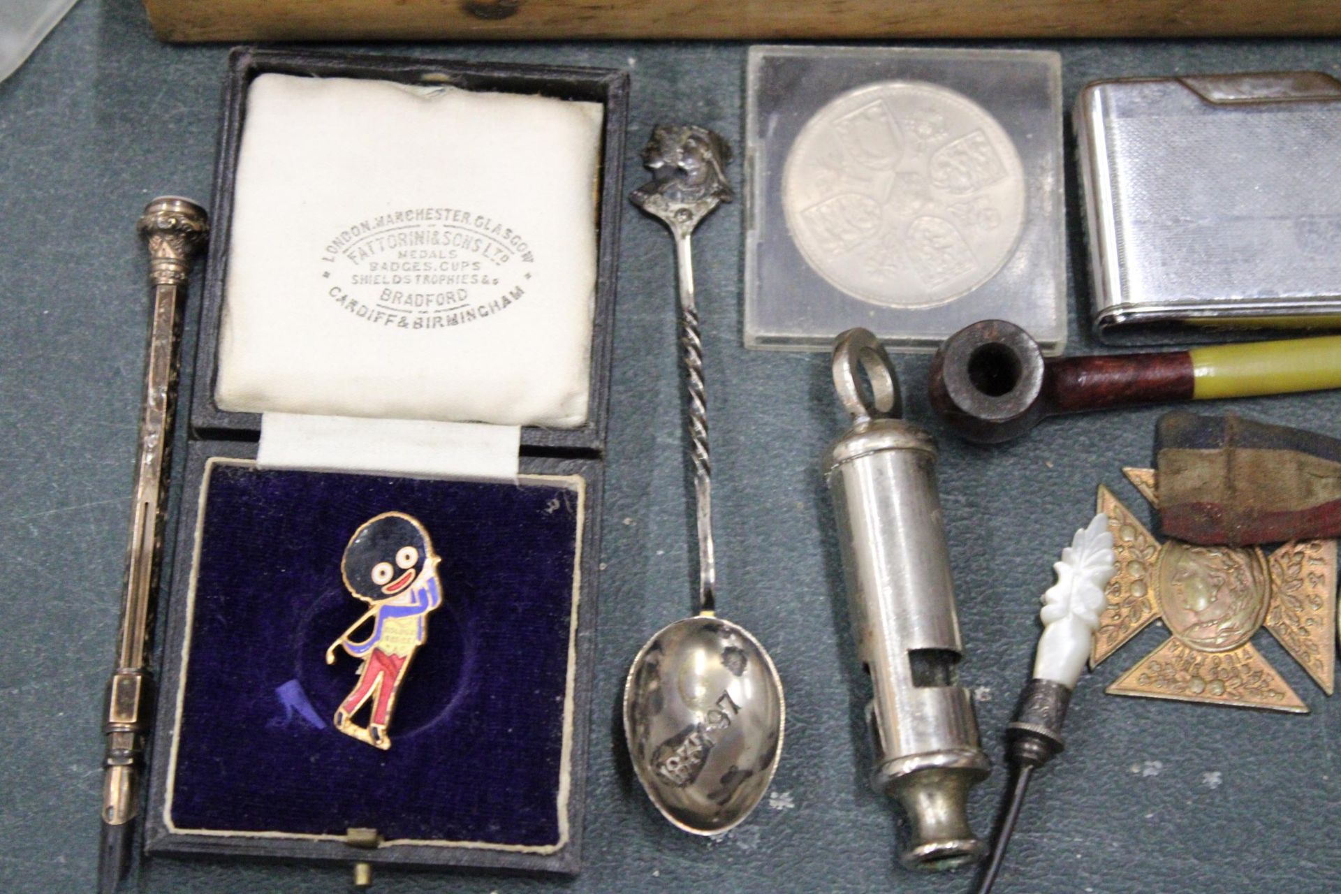A COLLECTION OF VINTAGE ITEMS TO INCLUDE A HALLMARKED SILVER SPOON, ENGRAVED 1837-97, - Image 2 of 6