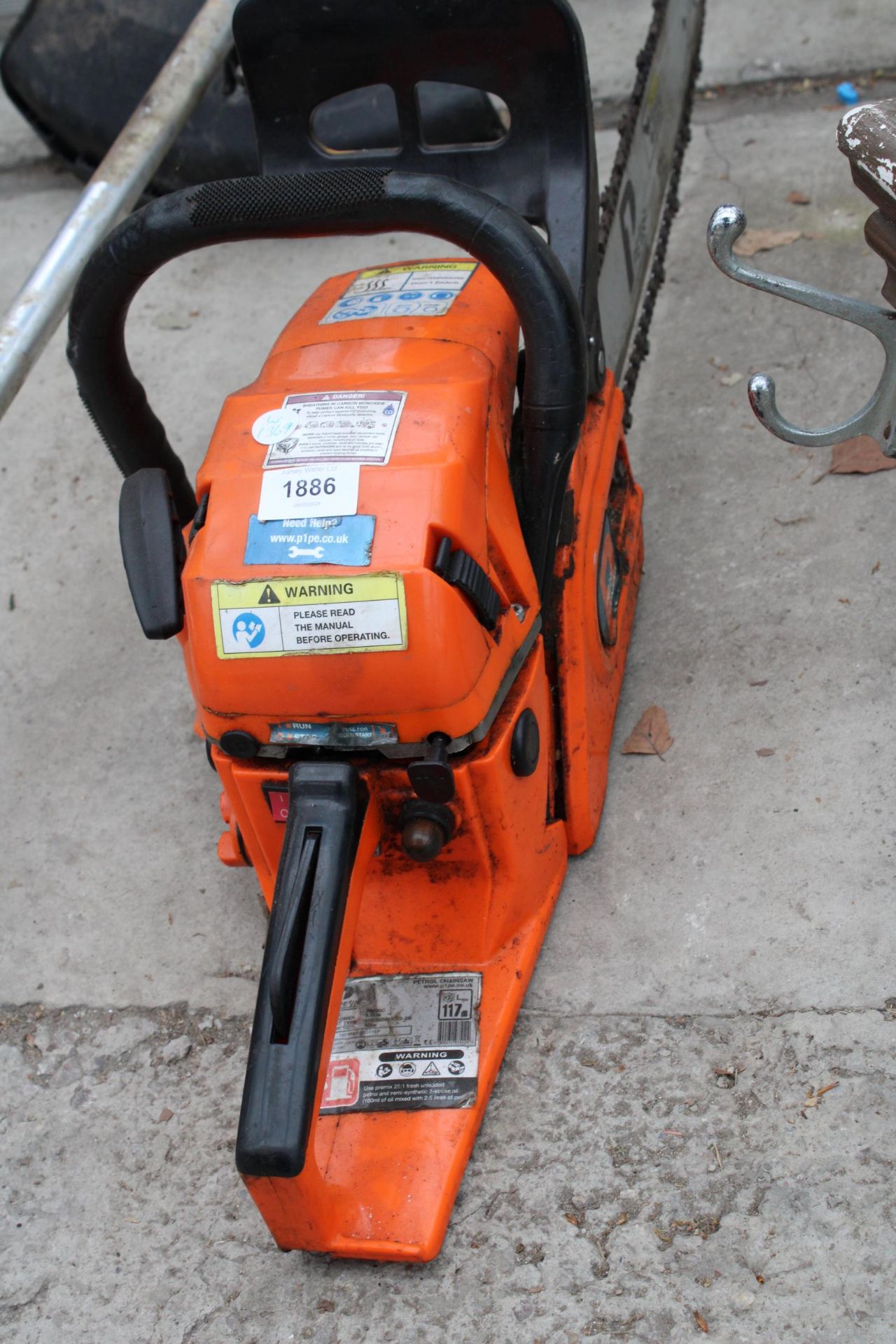 A HYUNDI PETROL CHAINSAW - Image 2 of 2