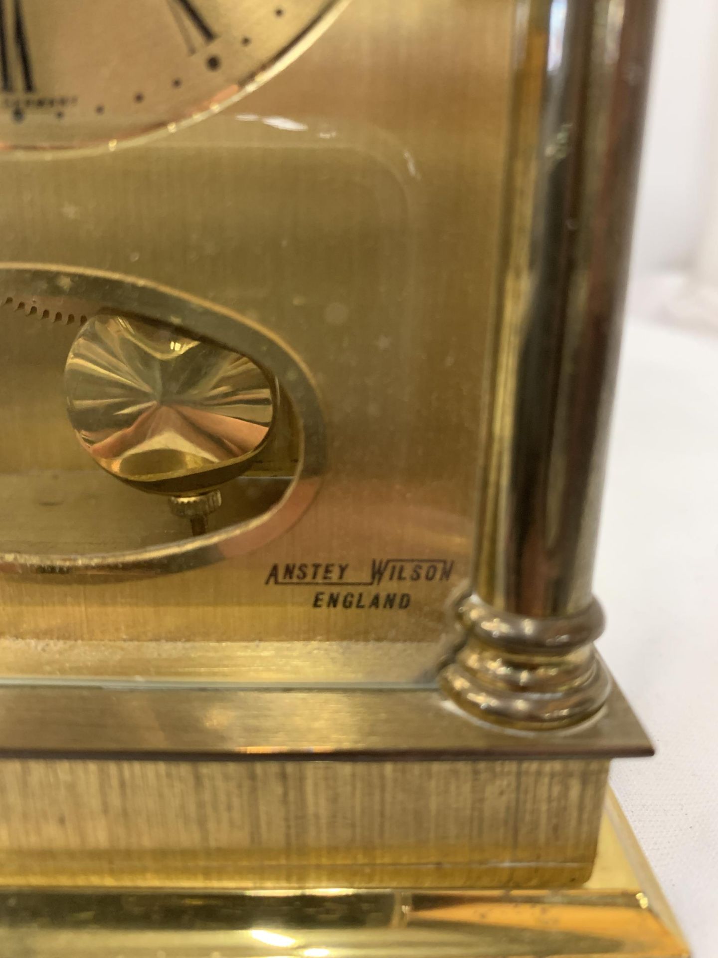 AN 'ANSTEY WILSON' MECHANICAL CARRIAGE CLOCK, WITH PRESENTATION PLAQUE TO THE BACK - Image 2 of 8