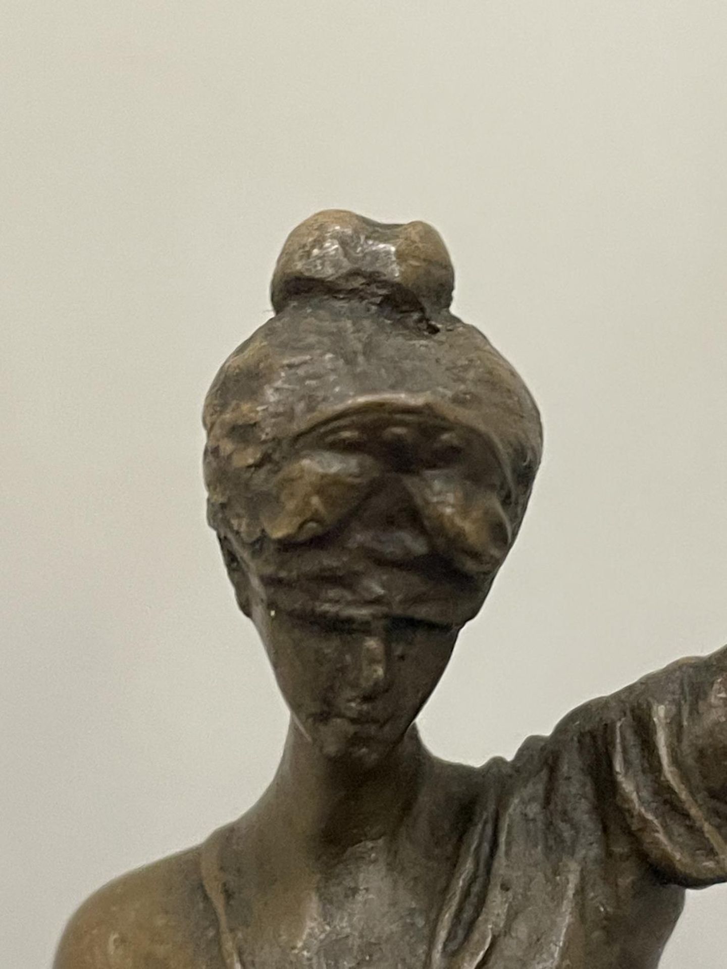 A BRONZE FIGURE BLIND JUSTICE ON A MARBLE BASE SIGNED MATER - Image 6 of 10