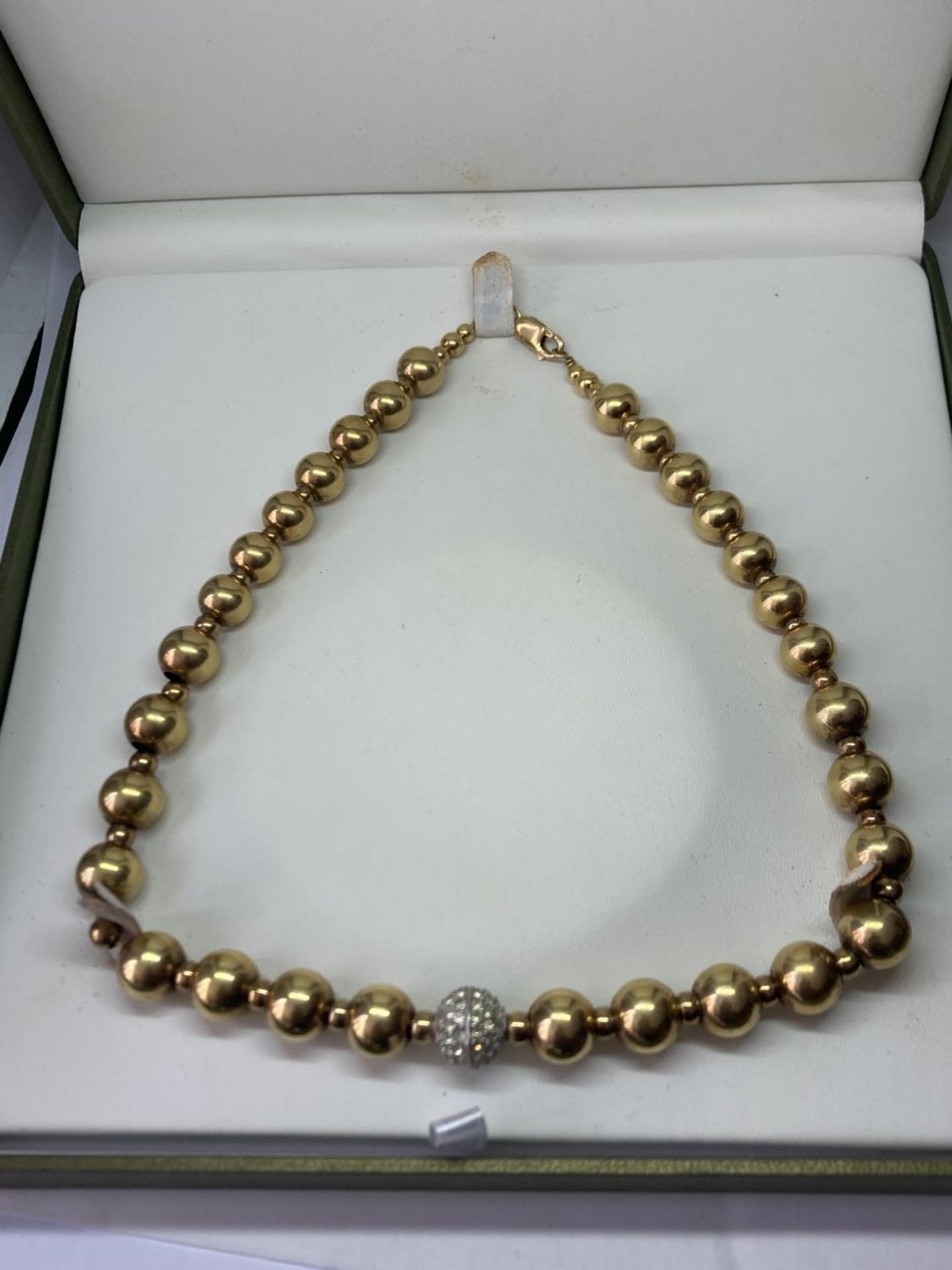 A 1980'S SILVER GILT SPHERE NECKLACE WITH DIAMANTE BALL IN A PRESENTATION BOX - Image 2 of 10
