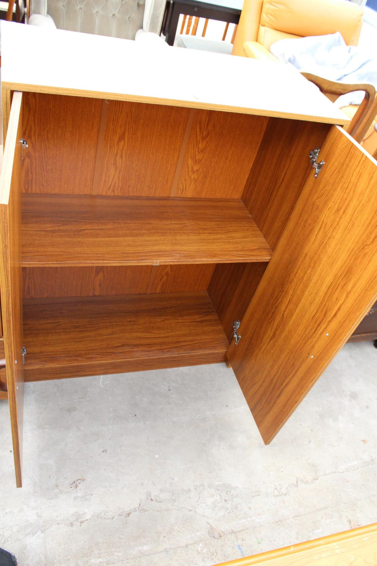THREE MODERN MATCHING THREE DRAWER CHESTS AND TWO DOOR CUPBOARD - Image 2 of 2