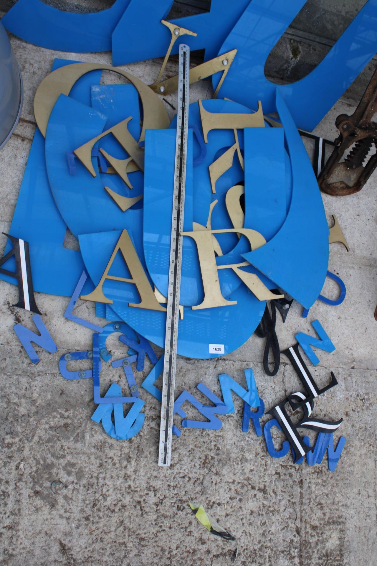 A LARGE ASSORTMENT OF VARIOUS SIZED PERSPEX SIGN MAKING LETTERS - Image 2 of 2