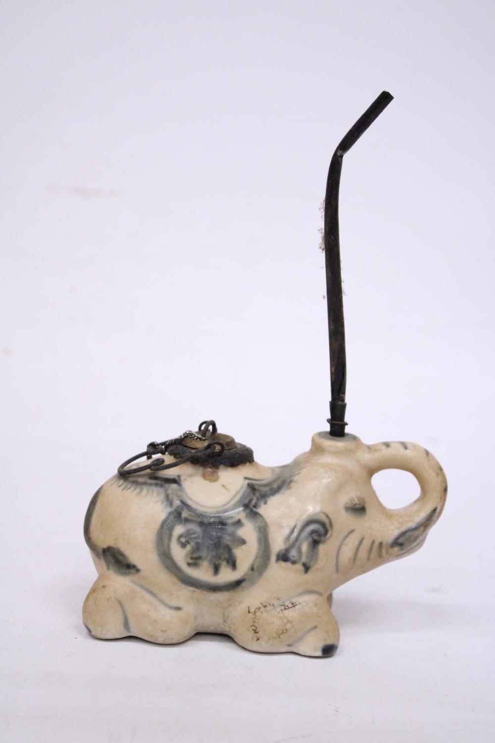 A CHINESE BLUE/WHITE PORCELAIN ELEPHANT INCENSE BURNER - Image 3 of 5