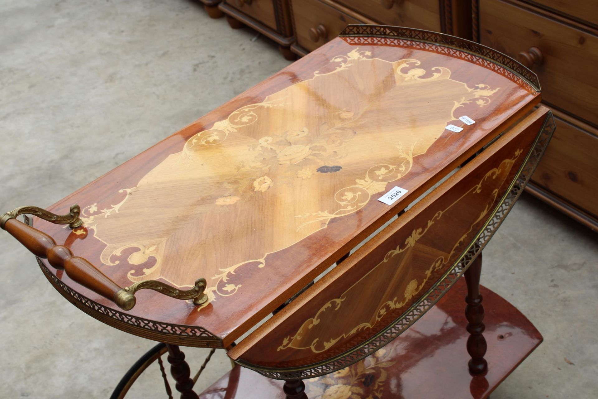 AN ITALIAN MARQUETRY TWO TIER DROP-LEAF TROLLEY WITH PIERCED BRASS GALLERY - Image 6 of 6