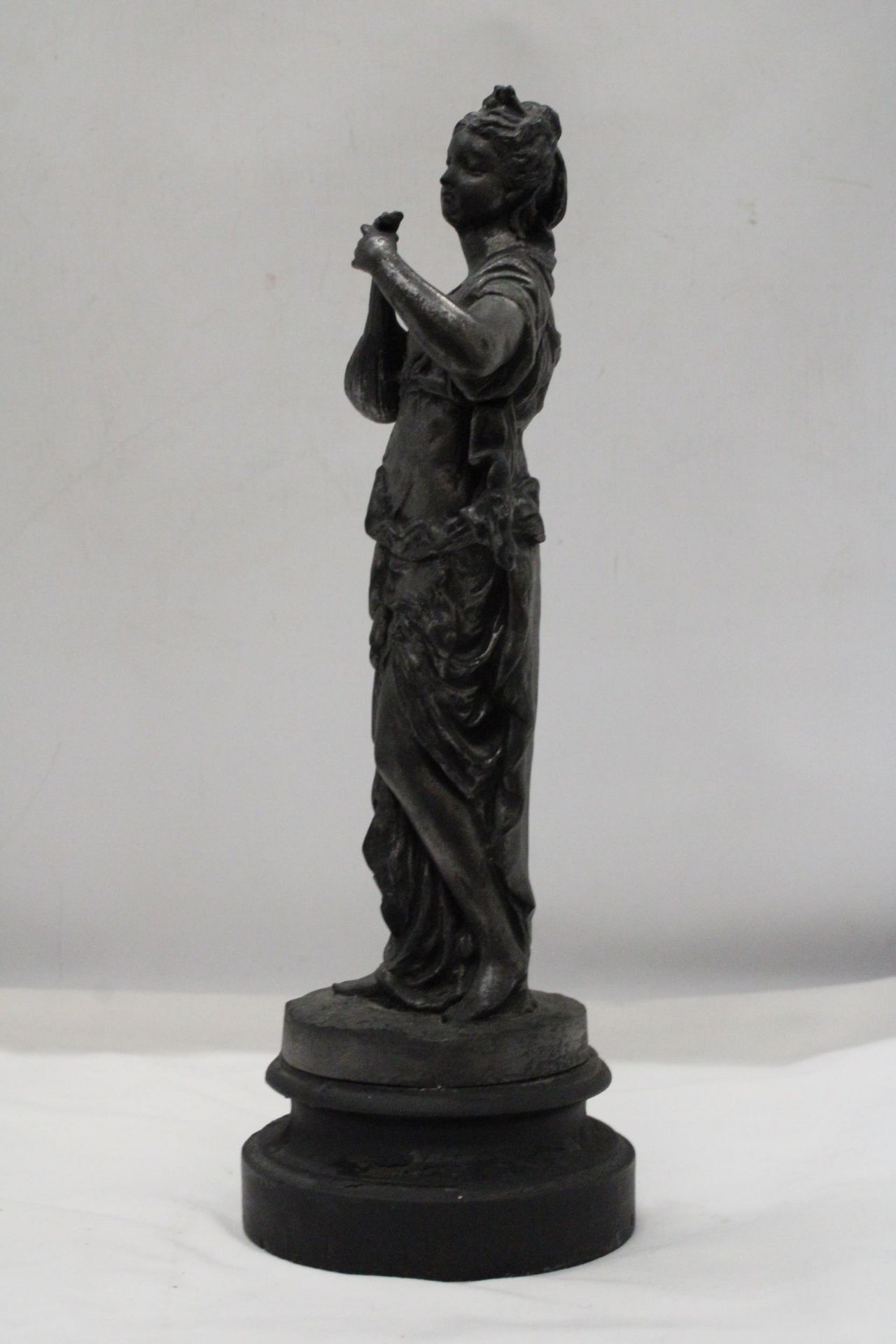 A METAL FIGURE OF A WOMAN ON PLITH - Image 3 of 5
