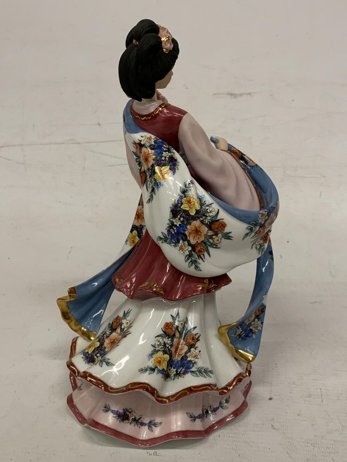 A DANBURY MINT COLLECTION FIGURINE "THE PLUM BLOSSOM PRINCESS" BY LENA LIU - Image 3 of 6