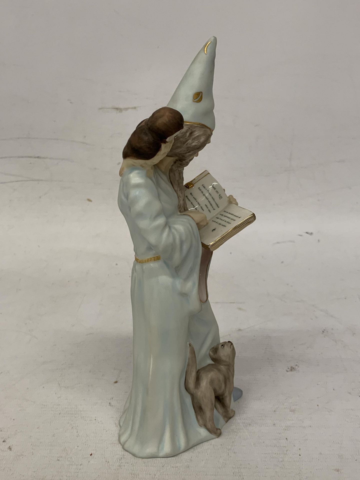 A ROYAL DOULTON FIGURE "THE WIZARD" HN 4069 LIMITED EDITION SIGNED IN GOLD - Image 2 of 5