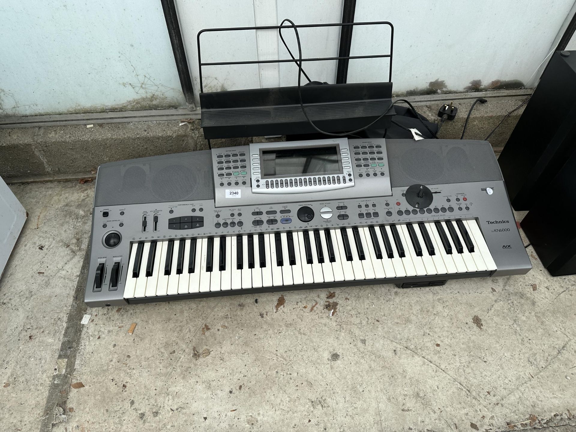 A TECHNICS SX-KN6000 ELECTRIC KEYBOARD