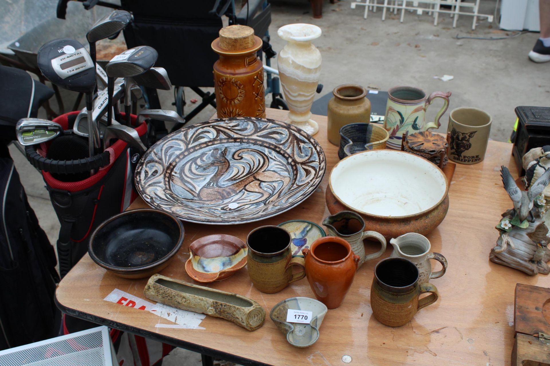 A LARGE ASSORTMENT OF STUDIO POTTERY ITEMS TO INCLUDE A LARGE BOWL, JUGS AND TANKARDS ETC