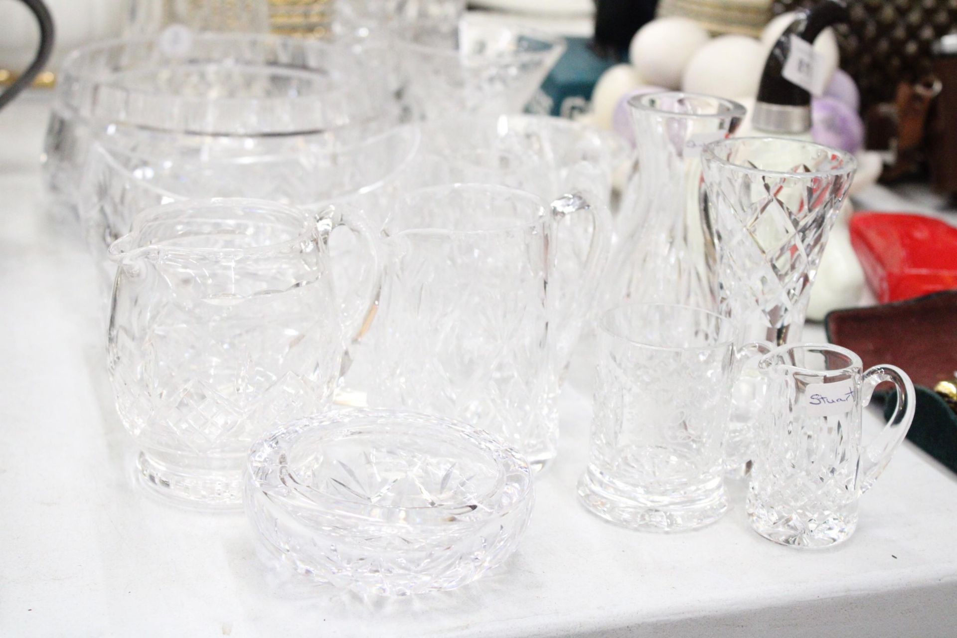 A LARGE QUANTITY OF GLASSWARE, THE MAJORITY CUT GLASS TO INCLUDE VASES, BOWLS, JUGS, CANDLE HOLDERS, - Image 2 of 5