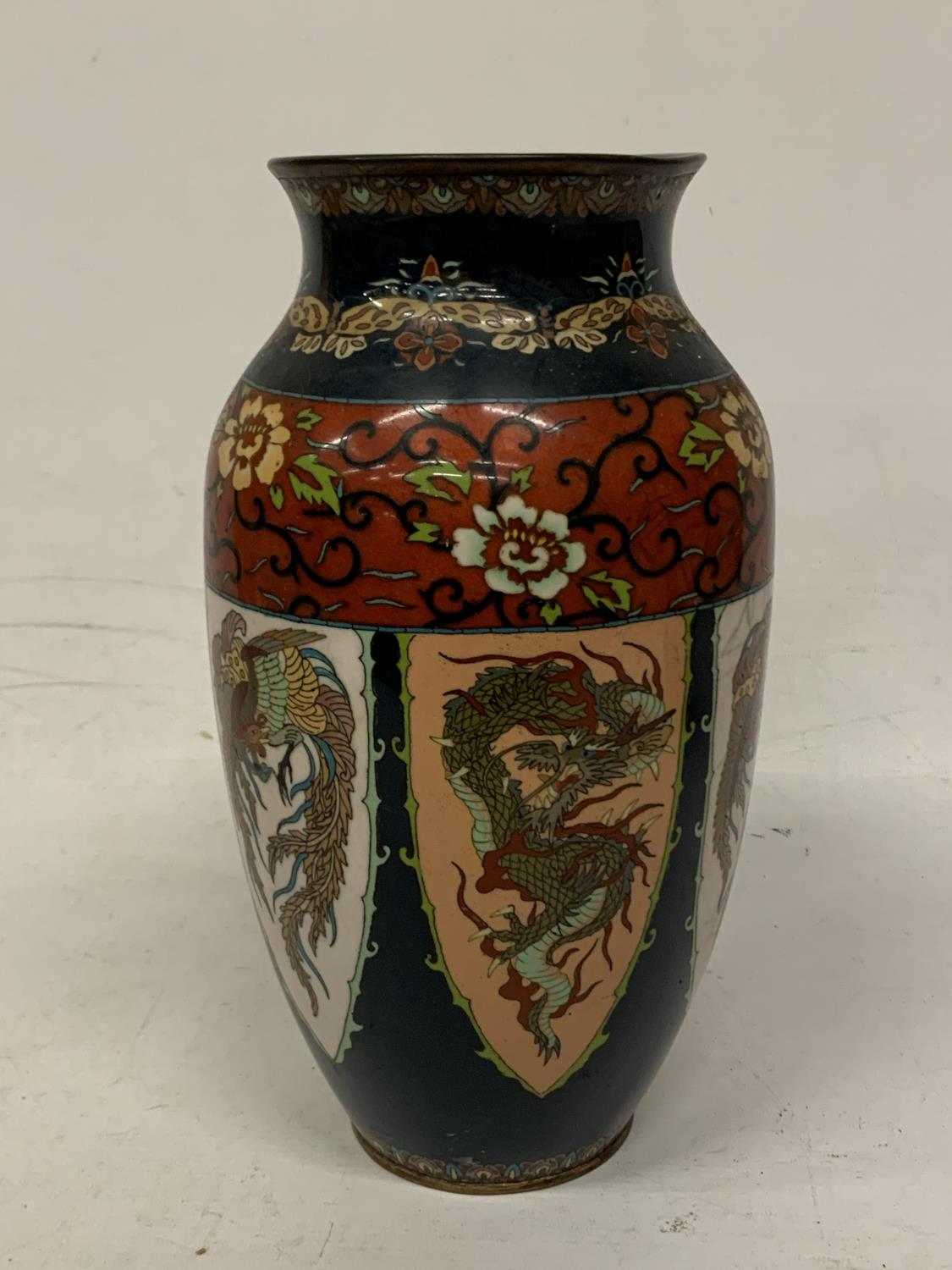 A VIBRANT ANTIQUE JAPANESE INTRICATE CLOISONNE ENAMEL VASE MEIJI PERIOD - APPROX 31 CM