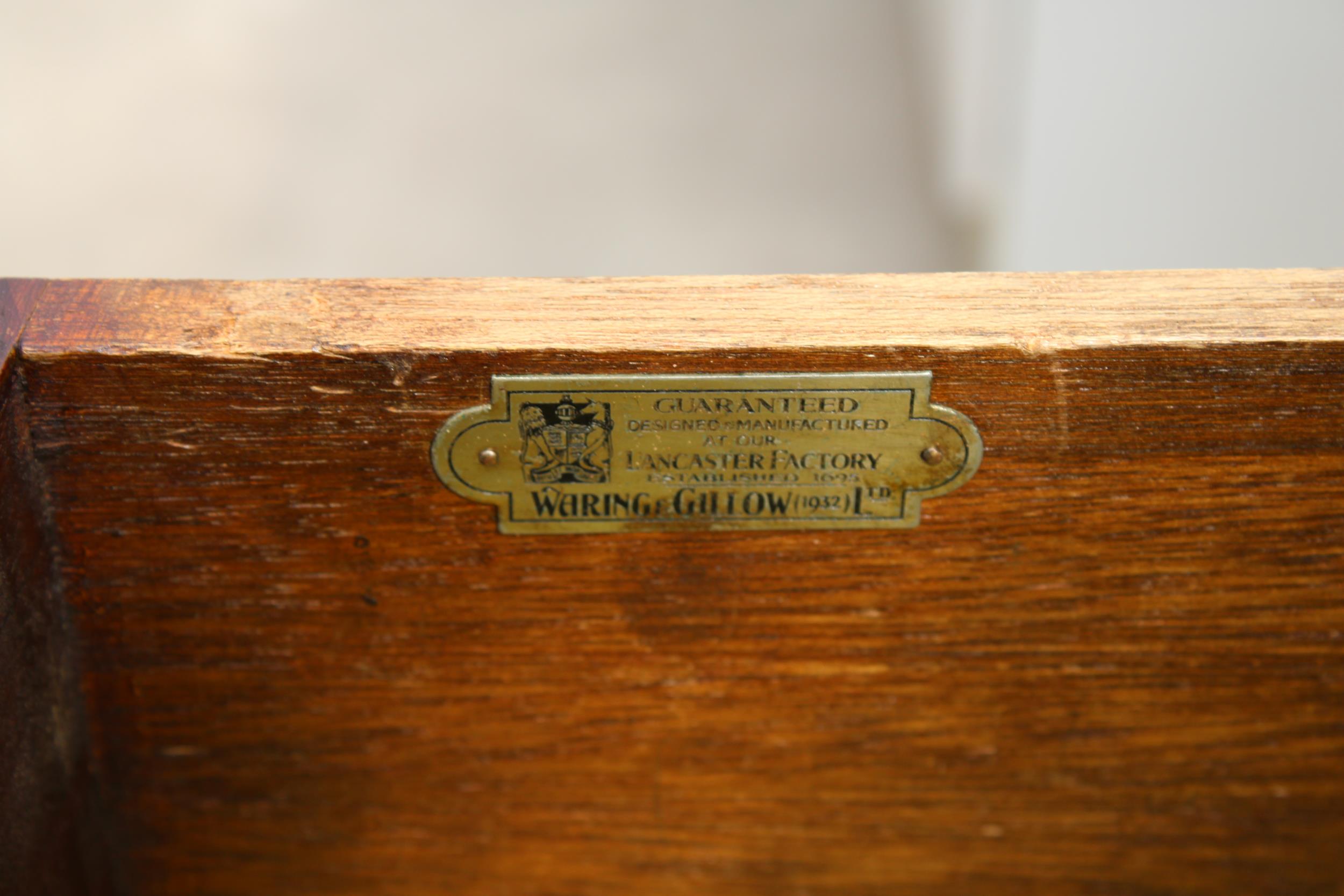 A REGENCY STYLE MAHOGANY WARING & GILLOW SERPENTINE SIDEBOARD ON TAPERING LEGS WITH SPADE FEET, - Image 5 of 5