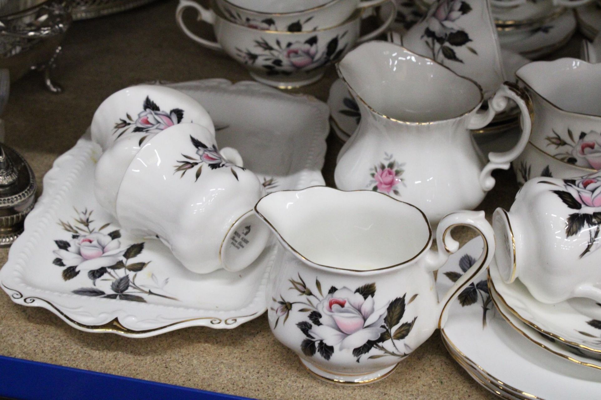 A LARGE QUANTITY OF ROYAL ALBERT "QUEEN'S MESSENGER" TO INCLUDE SANDWICH TRAY, COFFEE CUPS AND - Image 5 of 6