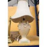 A VINTAGE LAMP FEATURING TWO CHERUBS HOLDING FRUIT - APPROXMATELY 78CM INCLUDING SHADE
