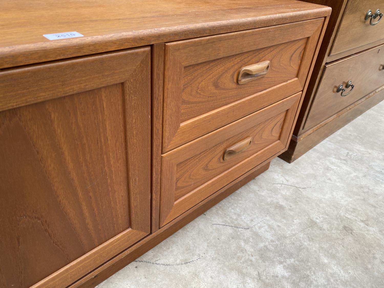 A RETRO TEAK G PLAN SIDEBOARD ENCLOSING TWO CUPBOARDS AND TWO DRAWERS, 52" WIDE - Image 5 of 6