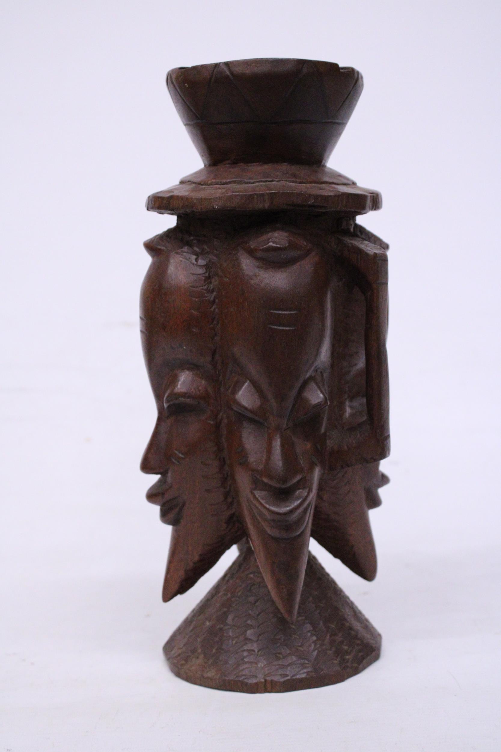 A LARGE WOODEN TRIBAL CARVING - Image 4 of 5