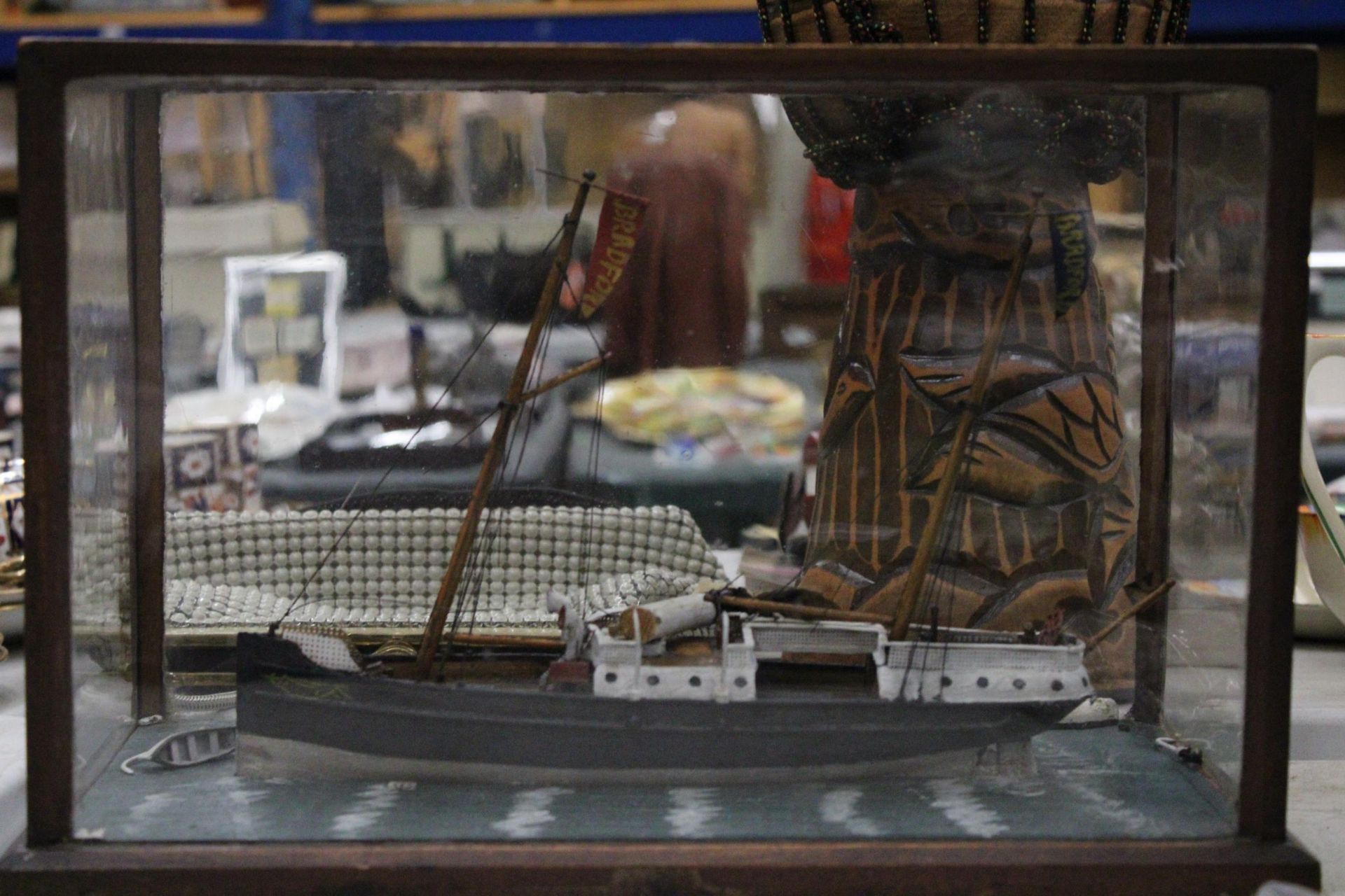A VICTORIAN SHIPWRECK, SHIP IN A GLASS CASE, 'THE BRADFORD', LENGTH 37CM, HEIGHT 25CM, DEPTH 18CM - Image 2 of 5