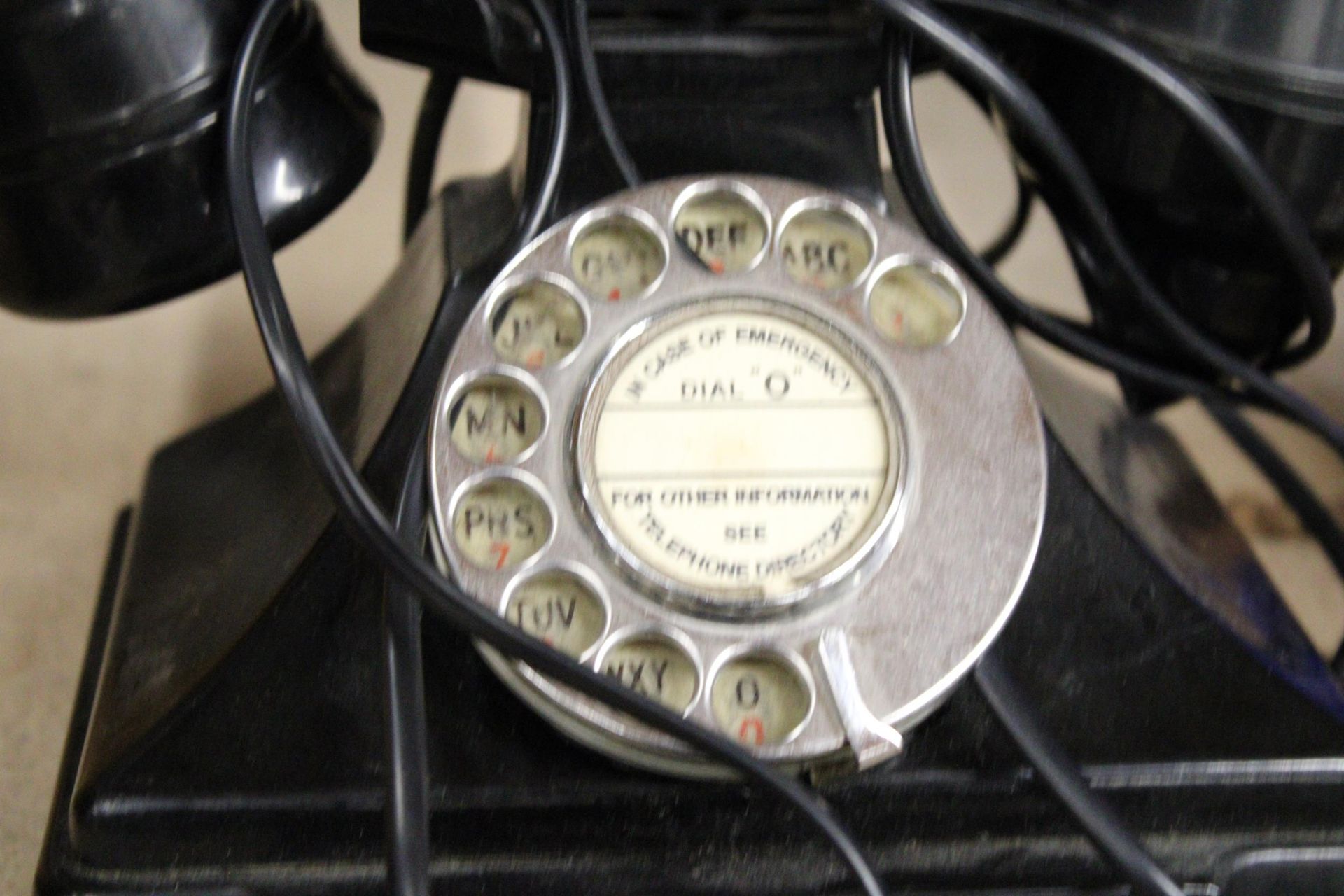 A VINTAGE BAKELITE TELEPHONE WITH BOTTOM DRAWER, RECEIVER A/F - Image 4 of 6