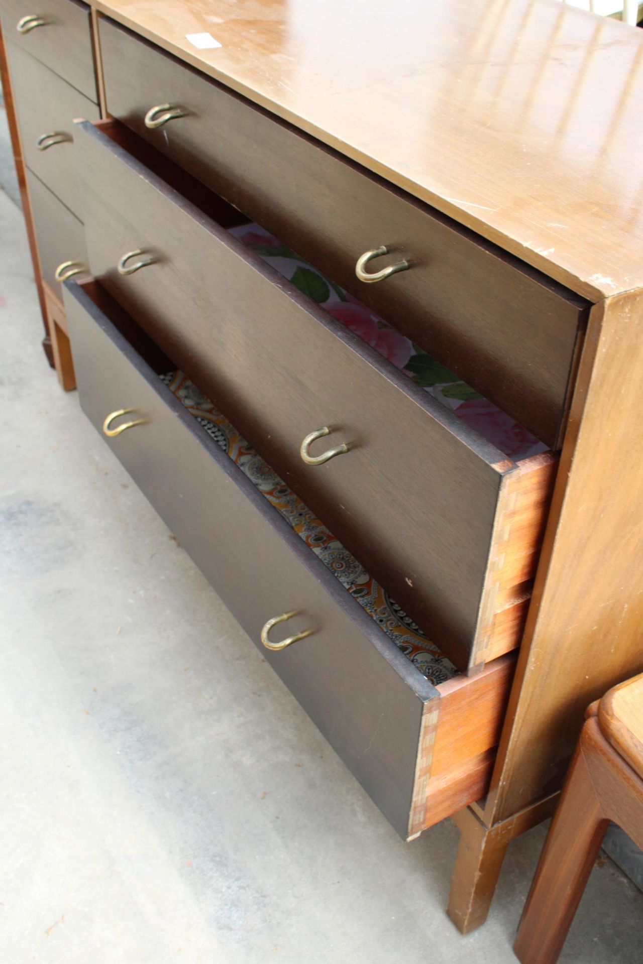 A RETRO TEAK TWO TONE CHEST OF THREE SHORT AND THREE LONG DRAWERS, 44" WIDE - Image 2 of 2