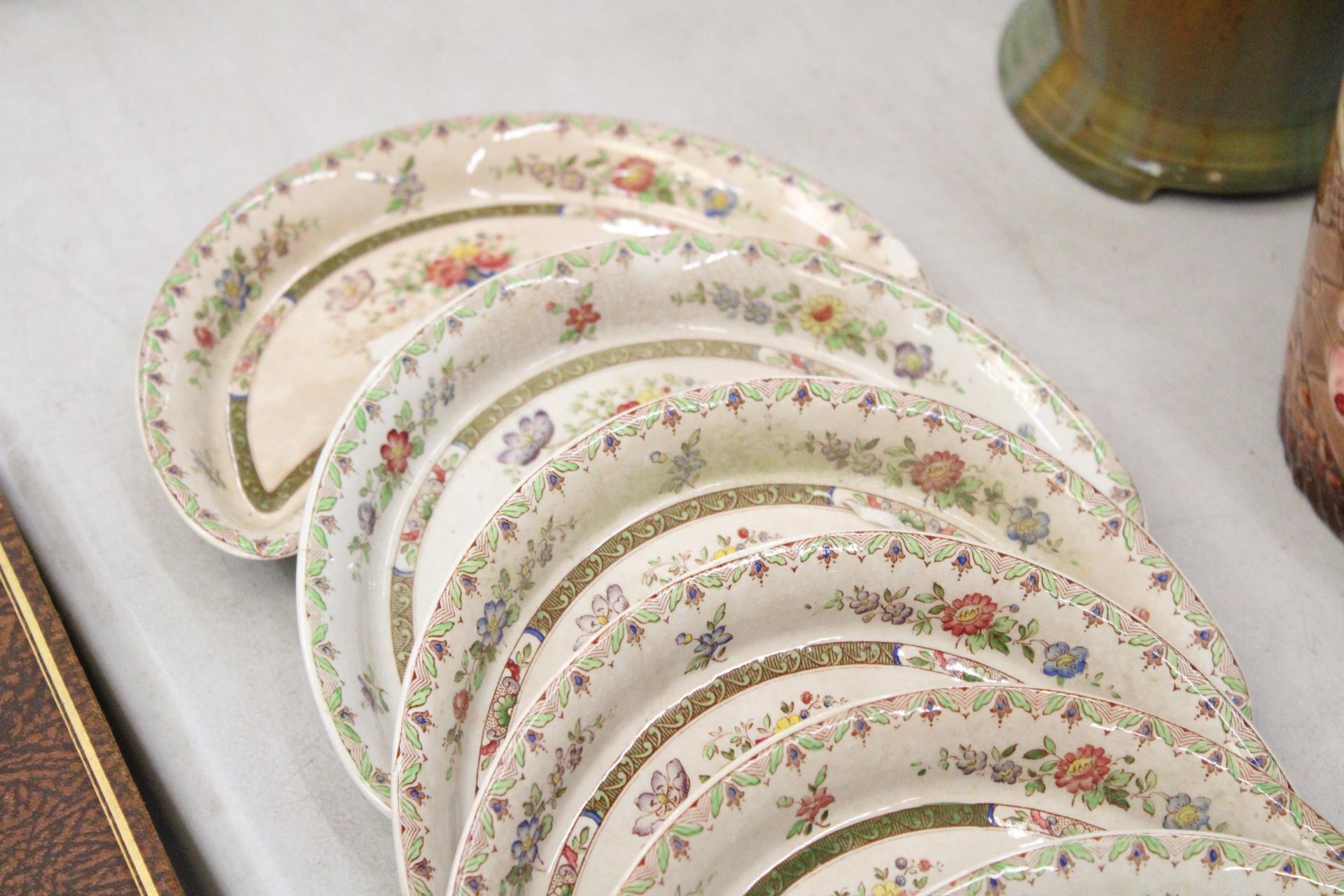 ELEVEN SPODE "COPELAND LATE - LYON" CRESCENT SHAPED PLATES - Image 5 of 5