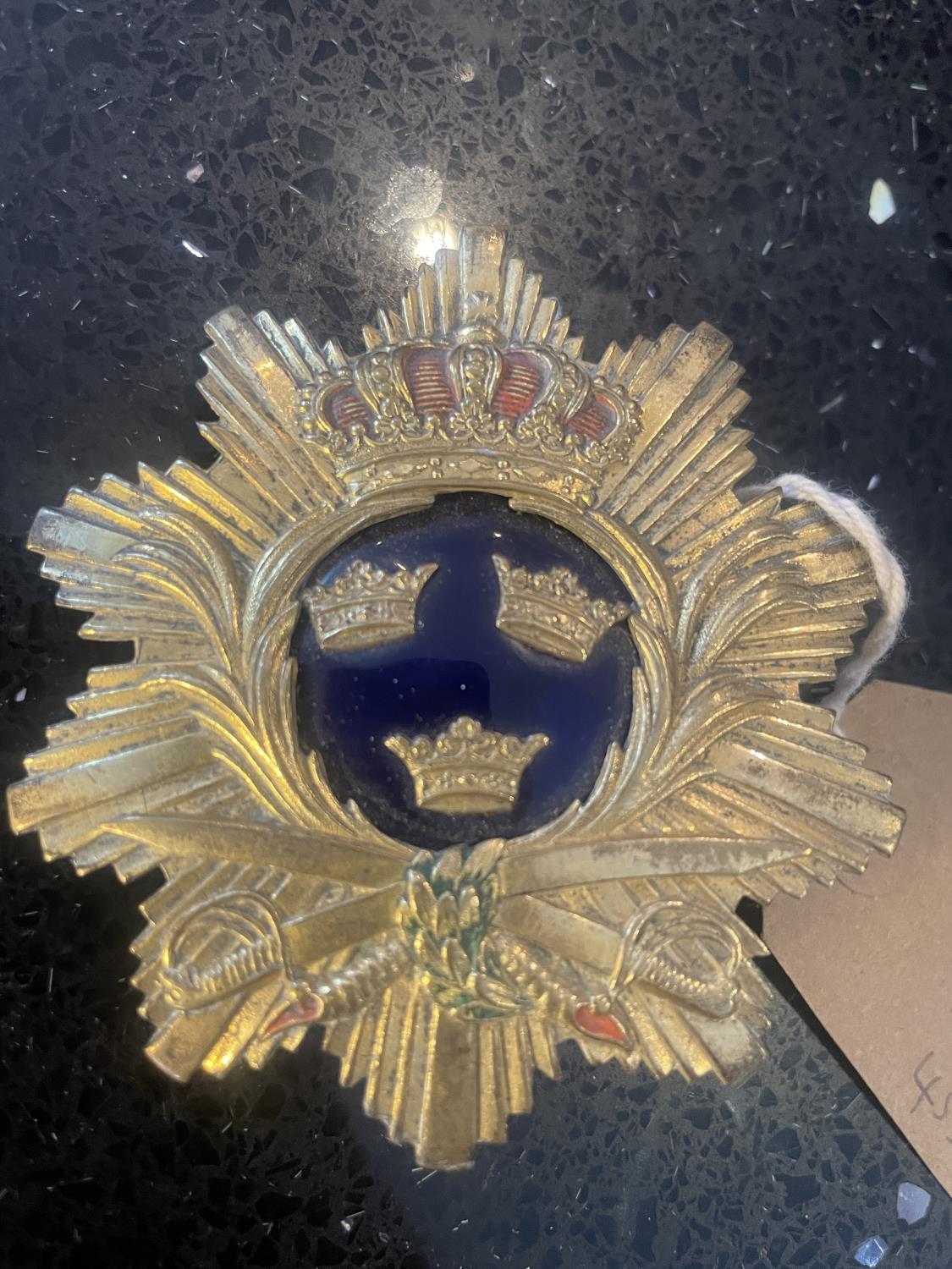 A SWEDISH MILITARY BADGE 7.5CM