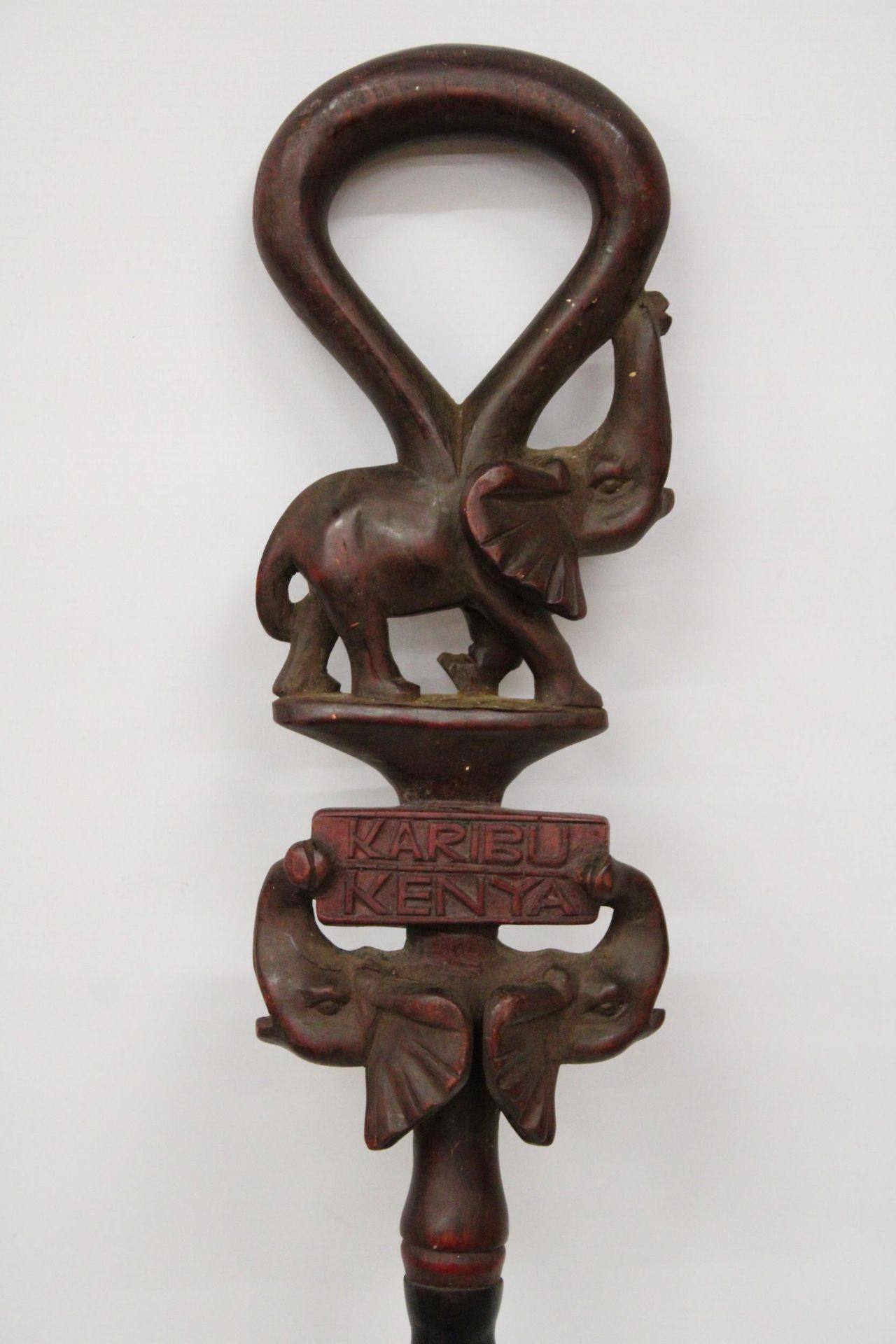 A HAND CARVED AFRICAN WALKING STICK, WITH ELEPHANT FIGURES TO THE TOP, WITH THE INSCRIPTION 'KARIBU, - Image 2 of 5