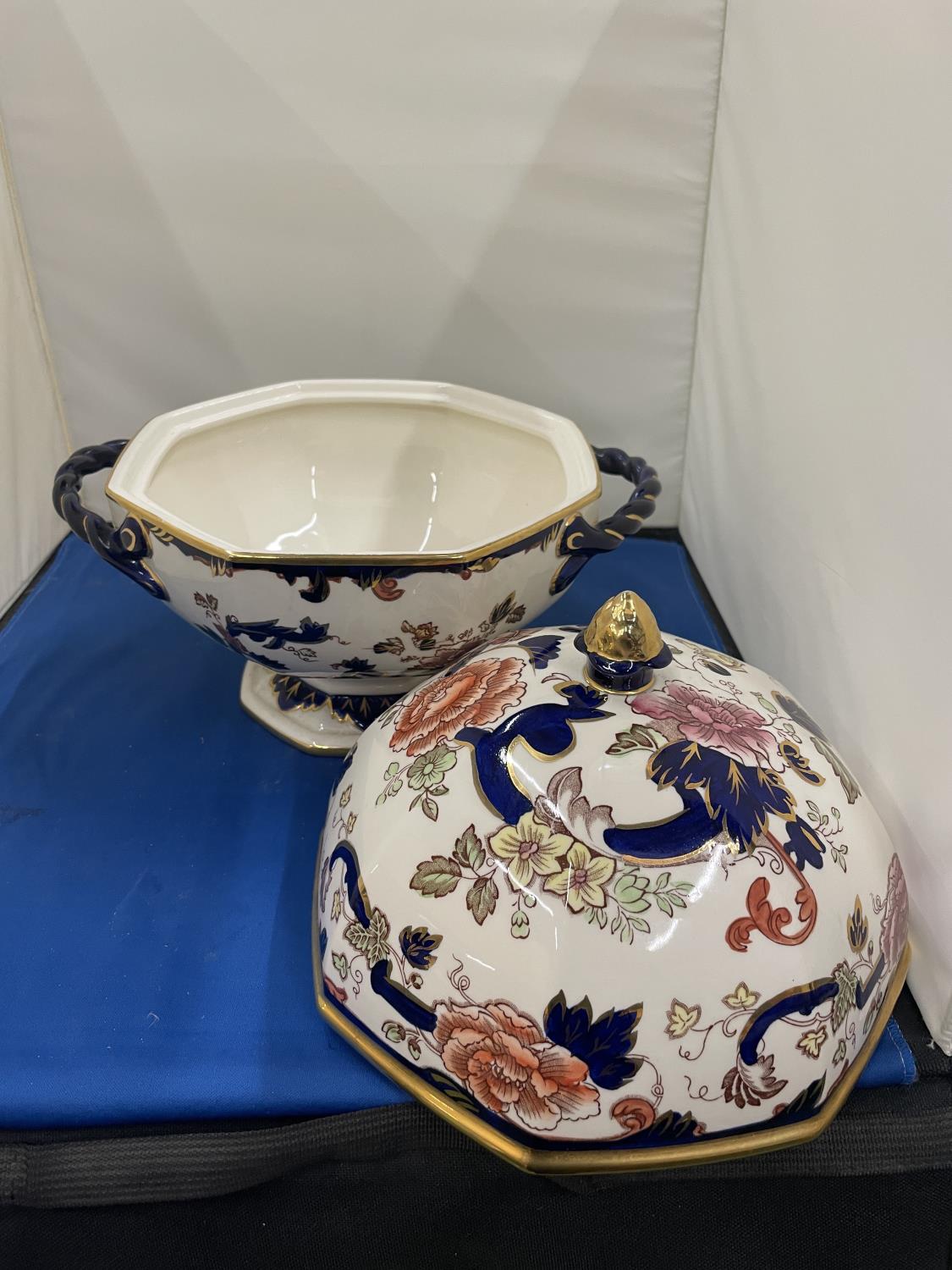 A LARGE MASONS BLUE MANDALAY PUMPKIN TUREEN LIMITED EDITION 128/250 IN ORIGINAL PRESENTATION BOX - Image 8 of 12