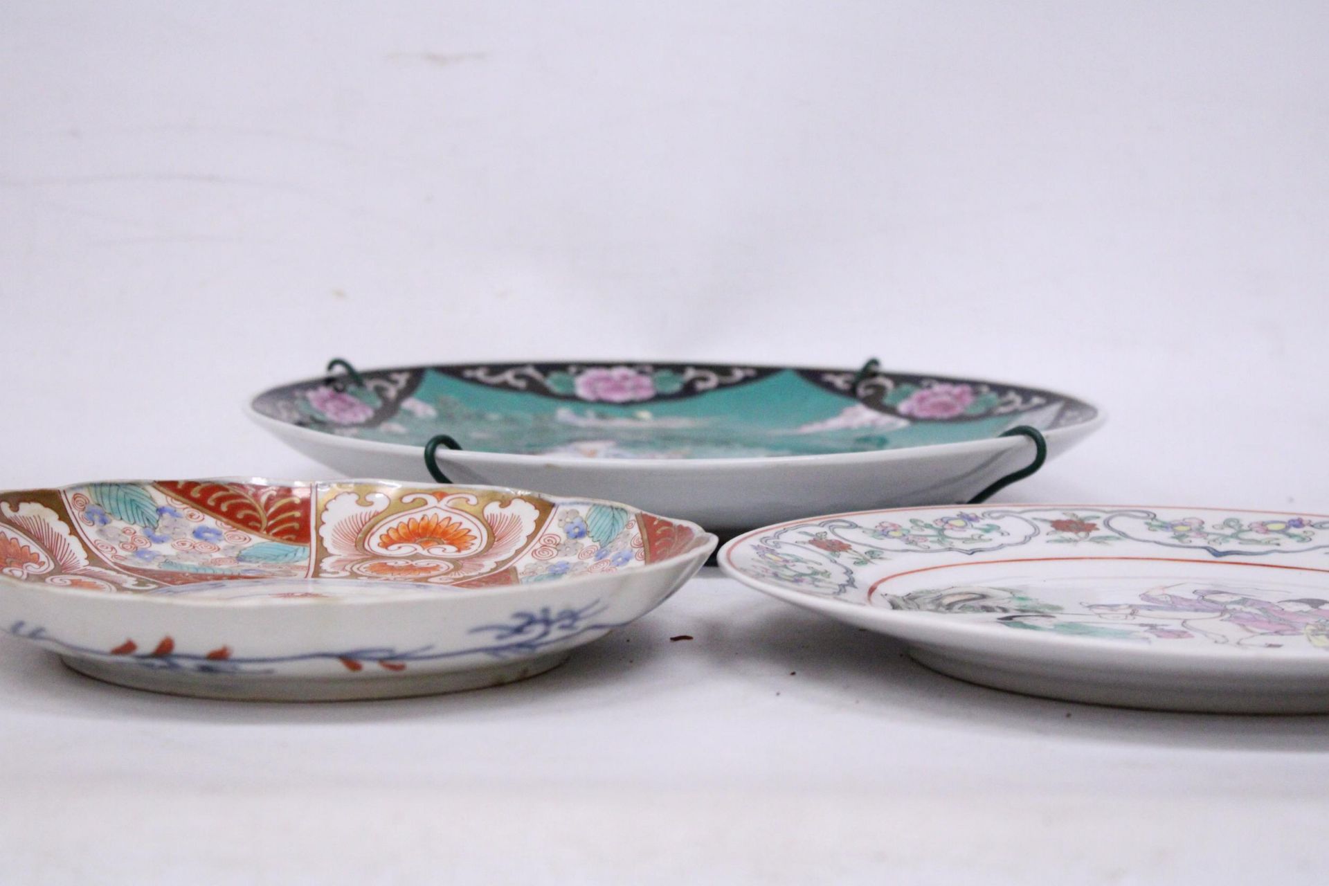 THREE ORIENTAL CHARGERS - Image 6 of 8