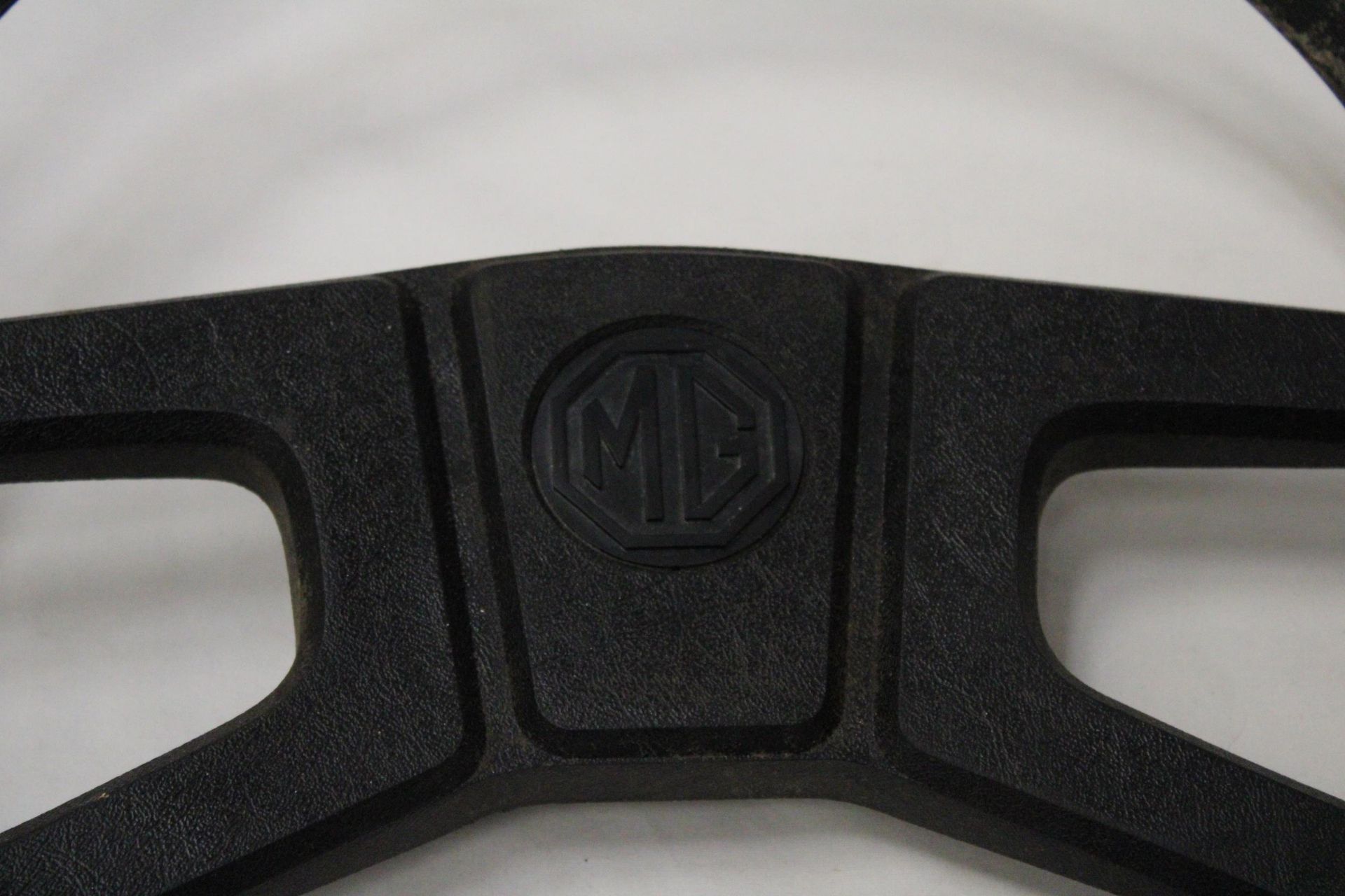 AN MG SPORTS STEERING WHEEL - Image 2 of 4