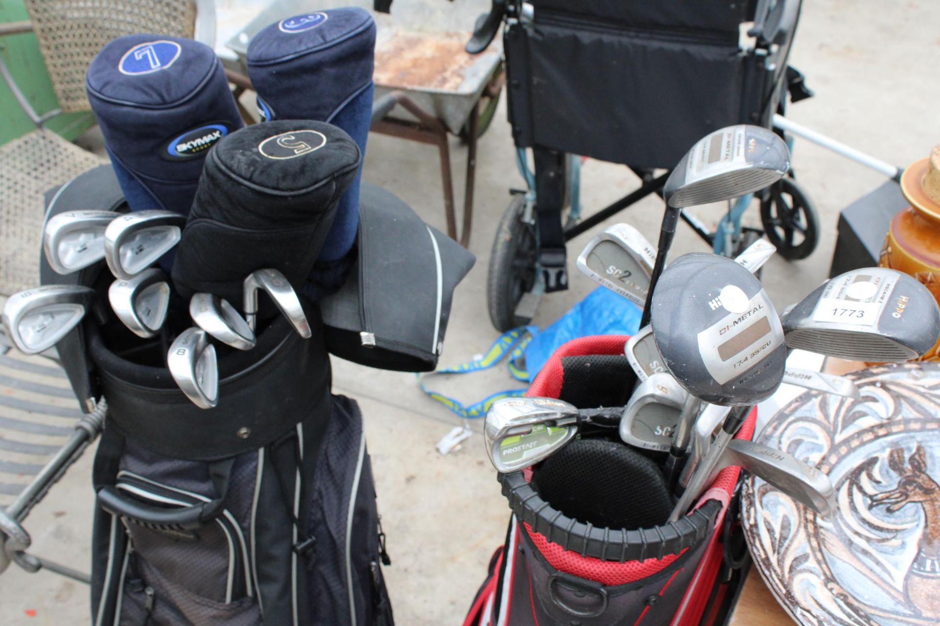 TWO GOLF BAGS WITH A LARGE ASSORTMENT OF GOLF CLUBS TO INCLUDE HIPPO, SKYMAX AND LYNX ETC - Image 2 of 4