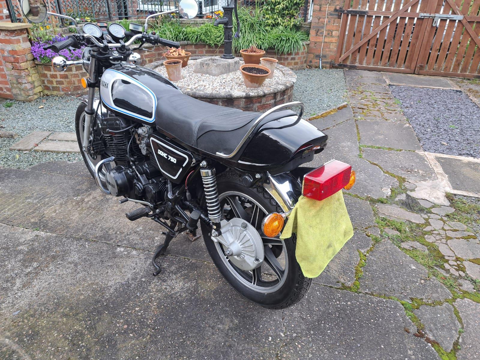 A 1978 YAMAHA XS 750 MOTORCYCLE, MILEAGE AT CATALOGING ONLY 8542, TWO OWNERS - ON A V5C, VENDOR - Image 3 of 5