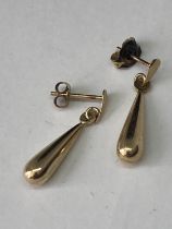 A PAIR OF 9 CARAT GOLD DROP SHAPED EARRINGS