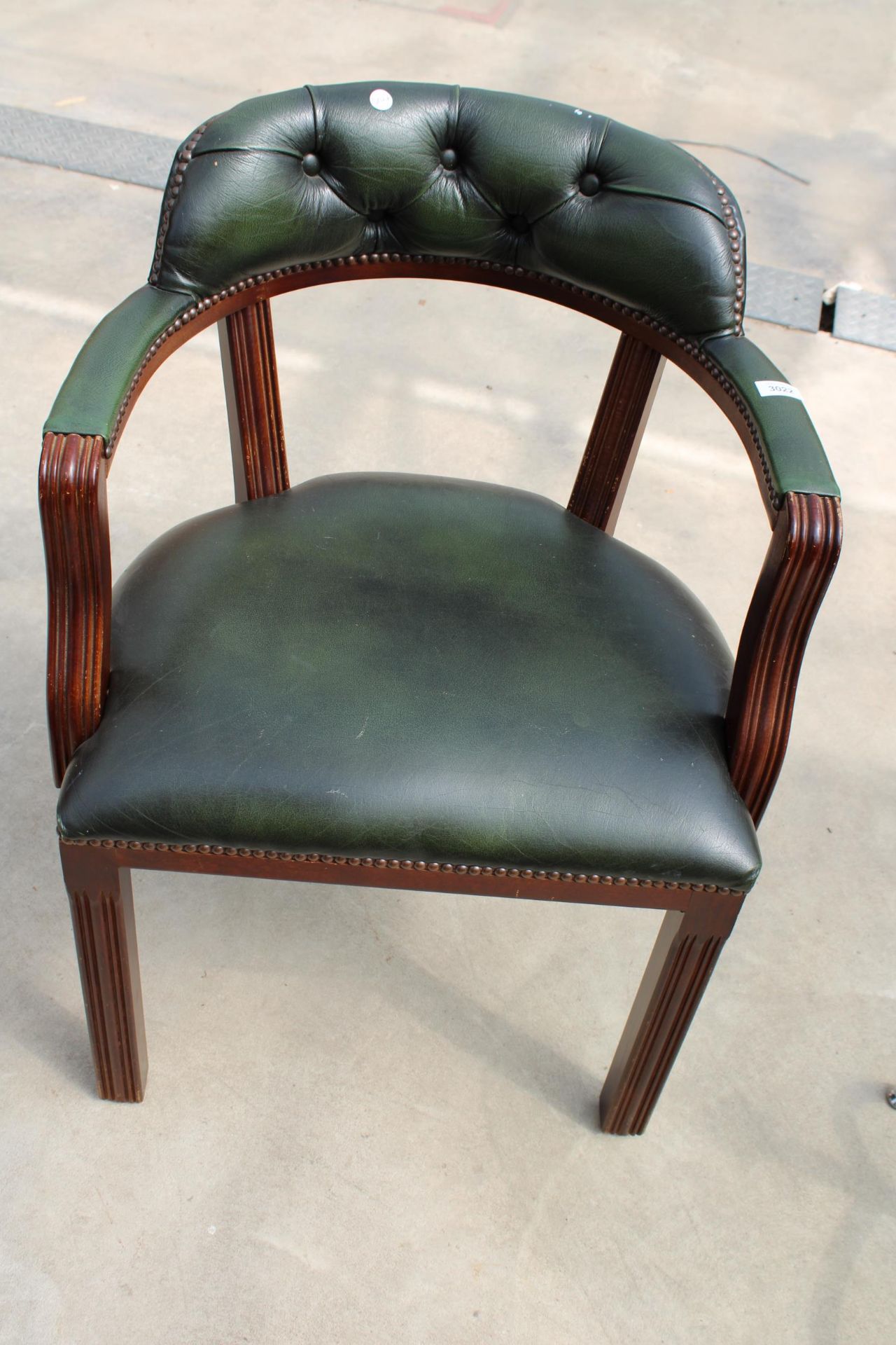 A MODERN MAHOGANY FRAMED GREEN LEATHER DESK CHAIR