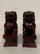 A PAIR OF VINTAGE MAJESTIC ASIAN RED FOO DOG FIGURES - APPROX 28 CM