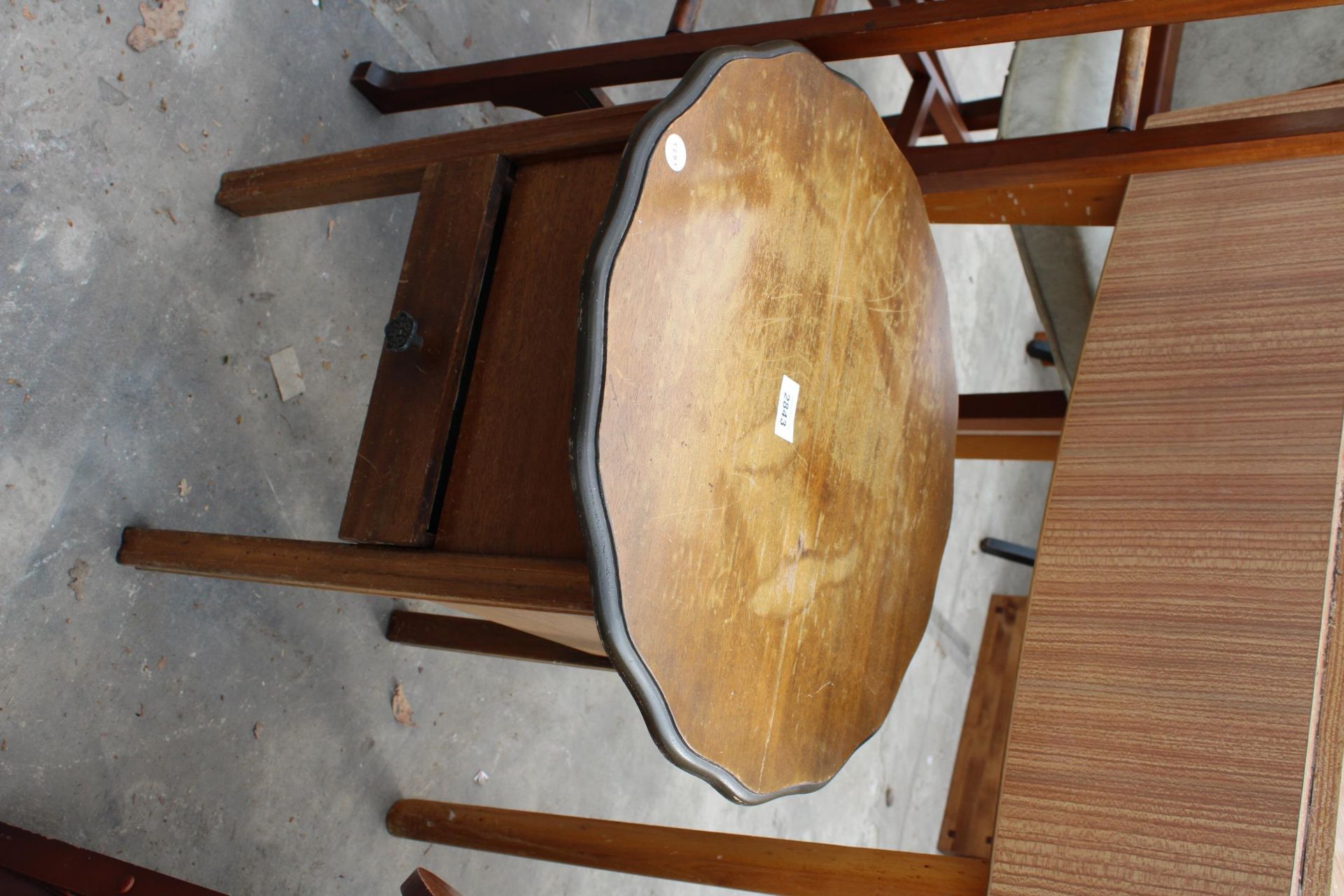 AN EDWARDIAN MAHOGANY SEVEN BAR TOWEL RAIL AND A MID 20TH CENTURY WORK TABLE/BOX - Image 2 of 3