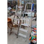 A FOUR RUNG ALUMINIUM STEP LADDER AND A FURTHER FOUR RUNG WOODEN STEP LADDER